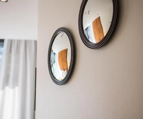 Hotel Ph De Entree 3*